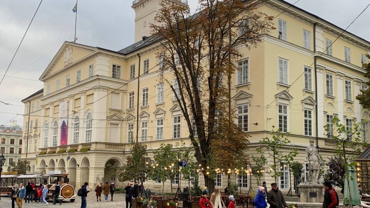 З 18 жовтня у всіх школах Львова – канікули, для бізнесу обмеження посилюються
