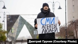 Пикет в поддержку независимых СМИ-иноагентов, Омск, 12 октября 2021 года