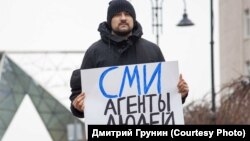 Пикет в поддержку независимых СМИ-иноагентов. Омск, Россия, 12 октября 2021 года