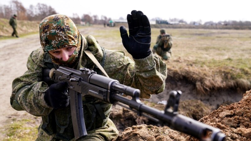 75 процентов опрошенных россиян не исключают войны России и Украины