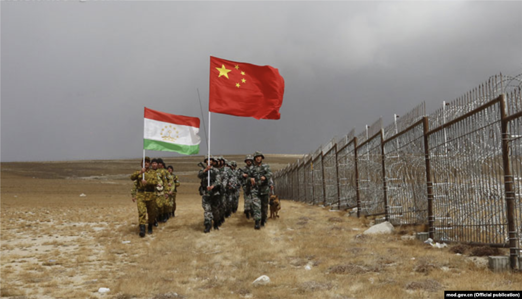 Frontier defense troops of China and Tajikistan conduct a joint patrol along the Chinese-Tajik border on September 17, 2017.