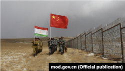 Frontier-defense troops of China and Tajikistan conduct a joint patrol along the Chinese-Tajik border in 2017.