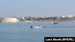 Южный мол в Севастопольской бухте, архивное фото