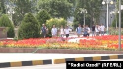 Иностранные туристы в Душанбе. Архивное фото