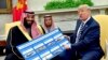 Saudijski prestolonaslednik Mohamed bin Salman i predsednik SAD Donald Tramp razgovaraju o sporazumu o kupoprodaji oružja