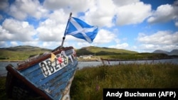 U poslednje vreme jača osećanje "Inglišnesa" (Englishness), odnosno engleski nacionalizam, koji su podstakli zahtevi Škotske nacionalne partije za referendumom o statusu ove regije (Foto: škotska zastava)