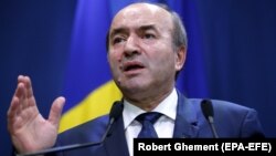 Tudorel Toader stă liniștit acum și încaseză bani cât pentru nouă vieți după ce a fost autorul clemenței pentru infractori 