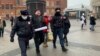 Петербург: активиста задержали за исполнение песни "Перемен"