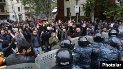 Armenia - Riot police confront protesters blocking a street in downtown Yerevan, 21 April 2018.