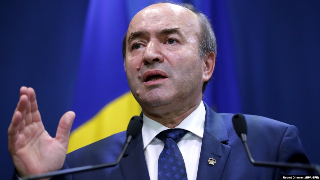 Tudorel Toader stă liniștit acum și încaseză bani cât pentru nouă vieți după ce a fost autorul clemenței pentru infractori 