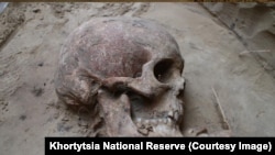 Черепът на скитски воин, открит в гробницата на остров Хортица