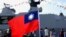Publicul vizitează o fregată a forțelor navale franceze ancorată în Taiwan, 9 octombrie 2021.