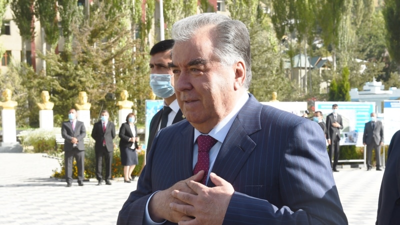Мир с соседями, рабочие места, доступные цены. Чего жители Таджикистана ждут от ежегодного послания президента? ВИДЕО