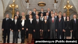 Guvernul Boc 1 (decembrie 2008 - octombrie 2009, până la retragerea PSD din executiv) a adus împreună adversari politici înverșunați.