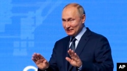 Președintele rus Vladimir Putin respinge acuzațiile că Rusia ar avea vreo contribuție la creșterea prețurilor la gaze, care a zguduit capitalele europene.