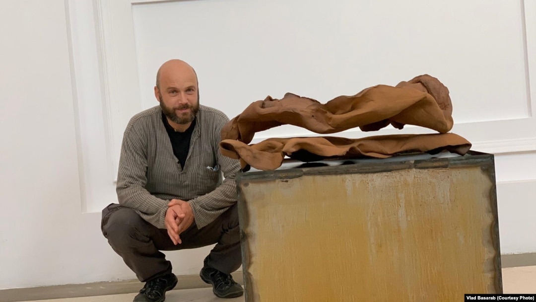 Vlad Basarab a participat la ampla expoziție Aripa secretă de la Muzeul Național de Artă din Timișoara la bienala Art Encounters 2021