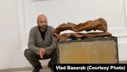 Vlad Basarab a participat la ampla expoziție Aripa secretă de la Muzeul Național de Artă din Timișoara la bienala Art Encounters 2021