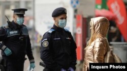 București, poliția organizează o acțiune de impunere a restricțiilor sanitare în spații publice, începând cu purtarea măștii de protecție, 13 octombrie 2021. 