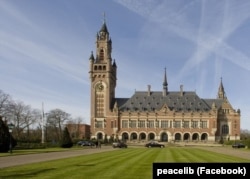 Слухання щодо юрисдикції Арбітражного трибуналу проходять у будівлі Палацу миру в Гаазі (Нідерланди). Тут розташовані Постійна арбітражна палата, Міжнародний суд ООН і Гаазька академія міжнародного права