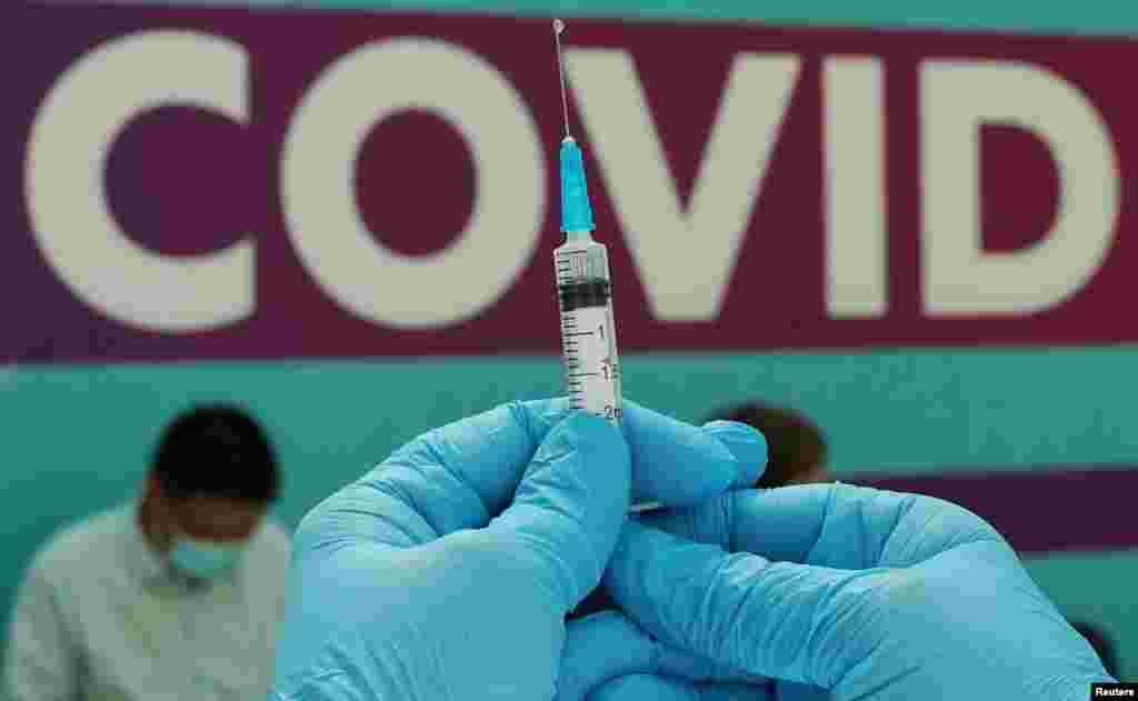 РУСИЈА - Во Русија на 11 октомври е забележан нов рекорд на починати како последица од ковид. Земјата бележи зголемен број на заразени и хоспитализирани од коронавирус, а ниска стапка на вакцинација.