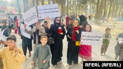 Afghan women take part in a previous protest in Kabul on October 10.