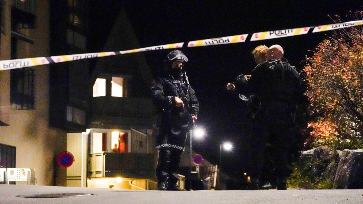 Поліція Норвегії каже, що підозрюваний у нападі з луком був у полі зору правоохоронців