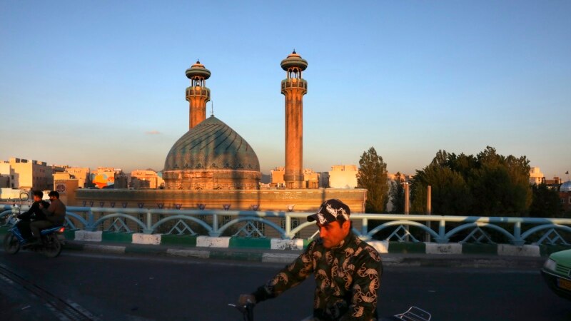 Irani rihap të gjitha xhamitë përkohësisht