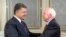 Американский сенатор Джон Маккейн (П) и президент Украины Петр Порошенко (Л), 20 июня 2015 года