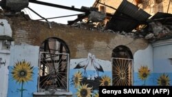 Az irpinyi művelődési ház erősen megrongálódott falai Kijev mellett 2022. december 23-án