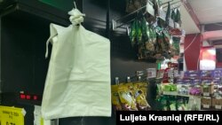 Në dyqanet e Kosovës, qeset e plastikës, janë pa pagesë.