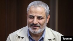 عباس درویش توانگر در زمان ریاست‌جمهوری محمود احمدی‌نژاد، هنگامی که از مسئولان ارشد خبرگزاری تسنیم بود، نیز برای مدت کوتاهی بازداشت شد