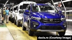 Automobile Dacia, deținută de grupul Renault, este în prezent cea mai mare companie din România, ca volum al afacrilor.