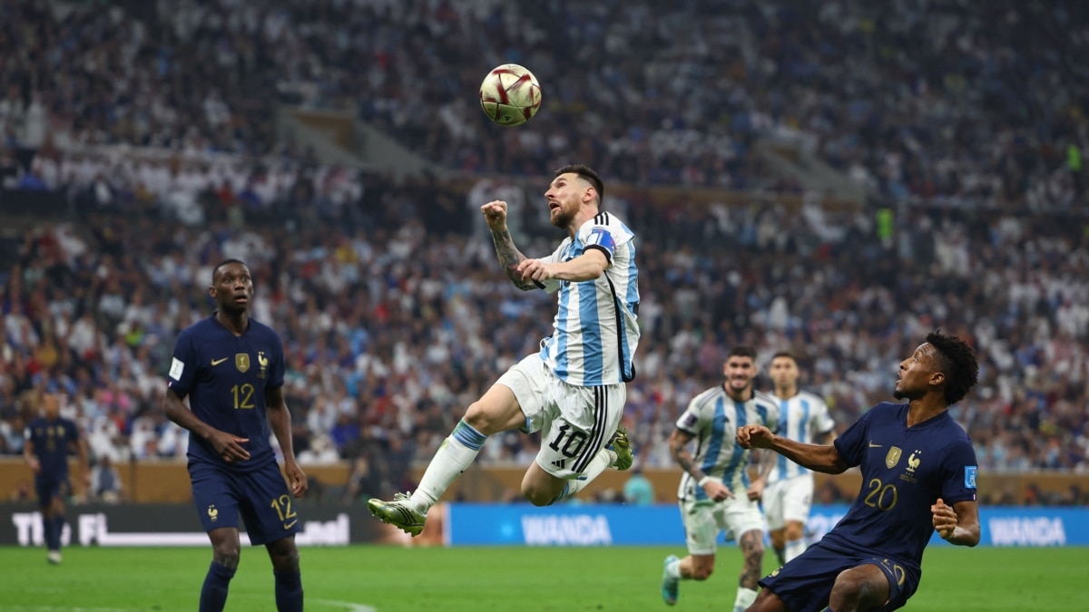 В состав символической сборной попали лучший футболист... 