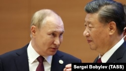 Президент России Владимир Путин и его китайский коллега Си Цзиньпин на полях саммита Шанхайской организации сотрудничества в Самарканде. 16 сентября 2022 года