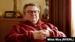 Armand Goșu predă din anul 2004 istoria politică a Rusiei și a URSS. Are un doctorat în istoria Rusiei, cu o teză despre politica externă a Imperiului Rus (Moscova, 1998). Este conferențiar la Universitatea din București.