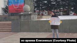 Илья Елисеев на одиночном пикете, Улан-Удэ, 8 декабря