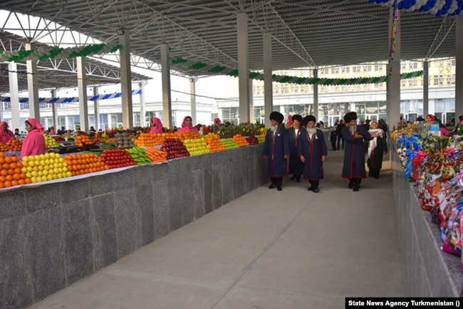 Mediat shtetërore në Turkmenistan e promovojnë vetëm narrativen e Qeverisë për një komb “të lumtur dhe përparues”.