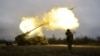 Украинские военные ведут огонь из самоходной гаубицы французского производства CAESAR по российским позициям вблизи Авдеевки Донецкой области, 26 декабря 2022 года
