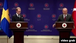 Procesul de aderare a Suediei la NATO se află în întârziere după ce Suedia a acuzat Turcia de încălcarea drepturilor omului, în timp ce Ankara este nemulțumită că Stockholmul a găzduit ceea ce consideră a fi teroriști.