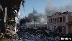 Dim nakon ruskog napada na Bahmut, Ukrajina, 7. siječnja 2023.