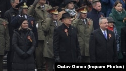 Fost militar de carieră și fost Șef al Statului Major, premierul Ciucă beneficiază de o pensie de serviciu ca general în rezervă. Imagine de la parada de 1 Decembrie