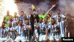 Քաթար - Արգենտինայի հավաքականը տոնում է հաղթանակը ֆուտբոլի աշխարհի առաջնությունում, «Լուսայլ» մարզադաշտ, Լուսայլ, 18-ը դեկտեմբերի, 2022թ.