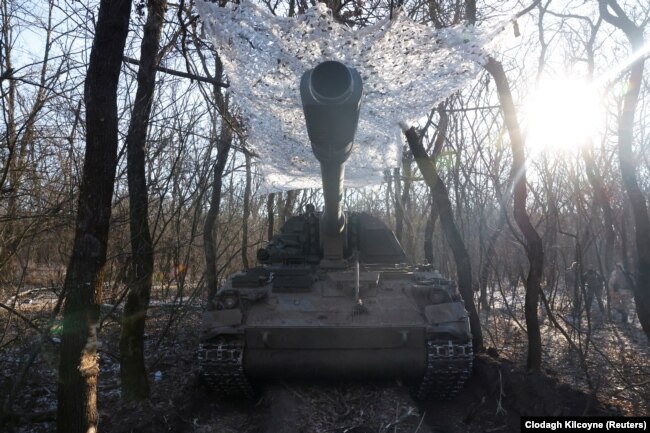 Соледар маңында жасырылған немістің Panzerhaubitze гаубицасы. Украина, 11 қаңтар 2023 жыл.