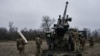 Украинские военные готовятся открыть огонь из самоходной гаубицы CAESAR французского производства по российским позициям возле Авдеевки Донецкой области, 26 декабря 2022 года