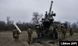 Украинские военные у САУ Caesar французского производства