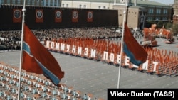 Парад на Красной площади в честь празднования 1 Мая, 1975 год
