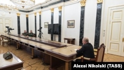 Владимир Путин во время встречи с Сергеем Шойгу и Валерием Герасимовым, 27 февраля 2022 года
