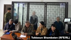 Gyrgyzystanyň ozalky prezidenti Almazmbek Atambaýewiň üstünden geçýän sud diňleşigi. Bişkek. 1-nji dekabr, 2022 ý.