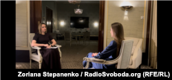 Зліва направо: Зоряна Степаненко, кореспондентка Радіо Свобода, Олександра Матвійчук, голова правозахисної організації «Центр громадянських свобод». Норвегія, Осло. 8 грудня 2022 року