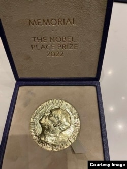 Медаль Нобелевской премии мира, присужденной "Международному Мемориалу". 2022 г. Фото: Ирина Щербакова